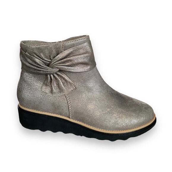 Clarks Sharon Leather Ankle Boots Sz 6.5
Metallic Pewter Side Zip Comfort Shoes - Picture 8 of 12